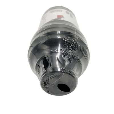 Substituição do filtro da escavadeira para o combustível diesel dos camiões